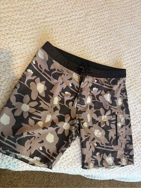 🩳🩳Men's Vuori “Infinity Board-shorts” in Umber Acacia